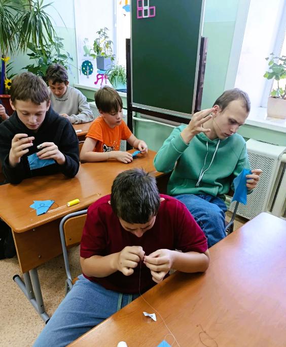 ВЕСЕЛЫЕ ИГОЛОЧКИ
